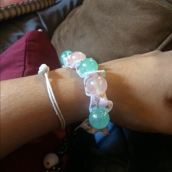 Bracelets - Picture 3 of 5